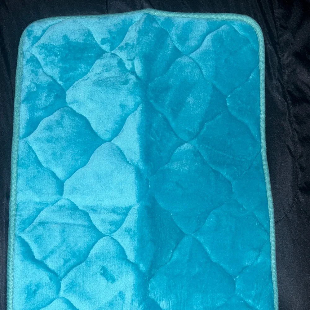 Luxurious Blue Bath Mat